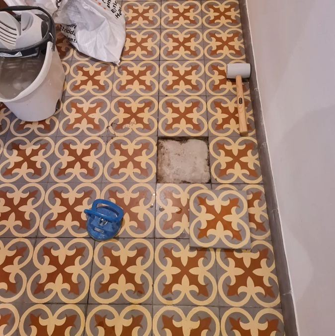 suelo hidraulico levantado